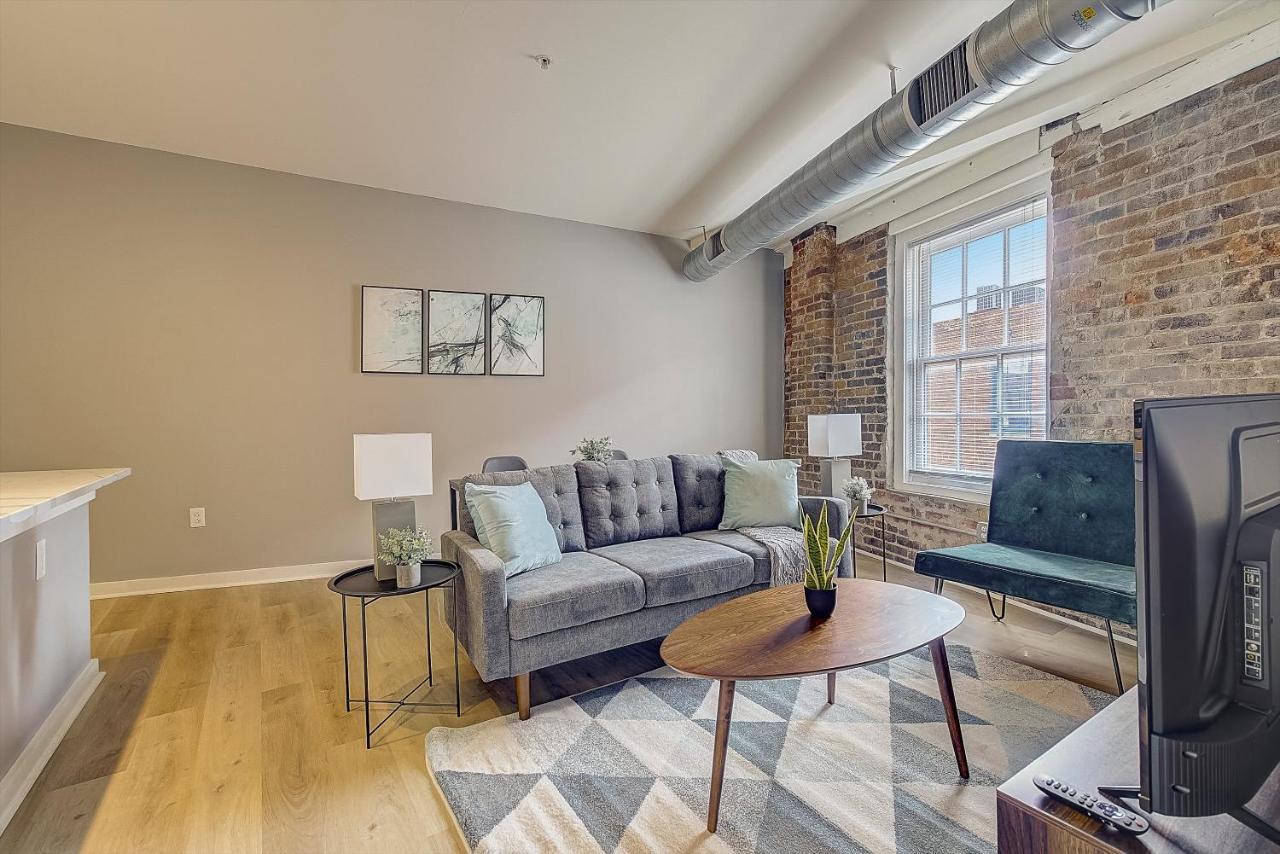 Frontdesk I Carriage Wheel Lofts Apts Philadelphia Appartamento Camera foto
