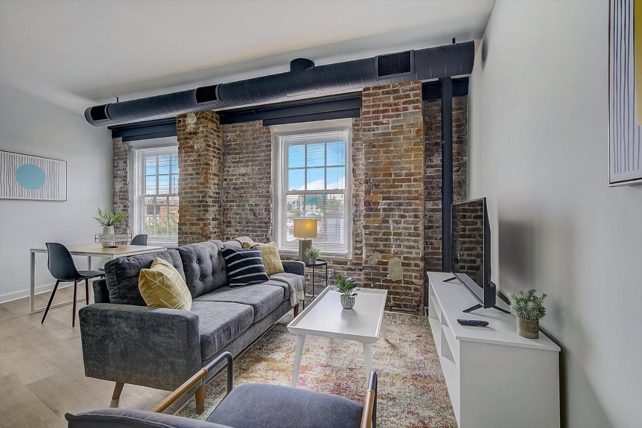 Frontdesk I Carriage Wheel Lofts Apts Philadelphia Appartamento Camera foto