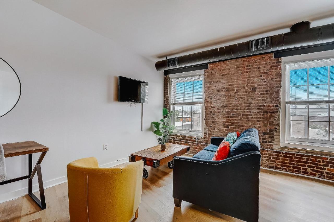 Frontdesk I Carriage Wheel Lofts Apts Philadelphia Appartamento Camera foto